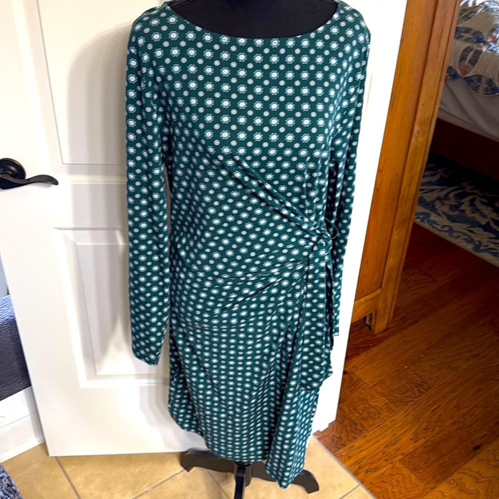 Lands End Dress. Like new. Size Large. No rips tears or snags.